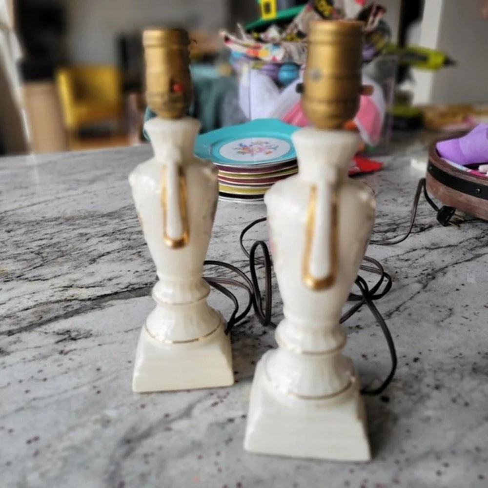 Mid Century Hand Painted Porcelain Boudoir Lamp‎ SET TESTED AND WORK